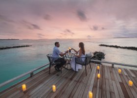 maledivy-hotel-amilla-maldives-527_ext_w_1.jpg