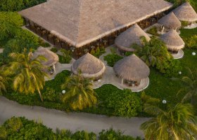 maledivy-hotel-cocoon-maldives-344_ext_w_1.jpg