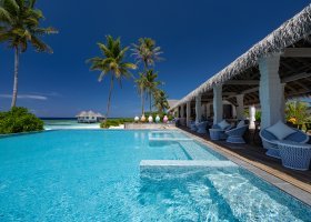 maledivy-hotel-cora-cora-224_ext_w_1.jpg