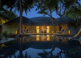 maledivy-hotel-dusit-thani-maldives-296_ext_w_1.jpg