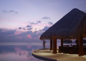 maledivy-hotel-dusit-thani-maldives-309_ext_w_1.jpg