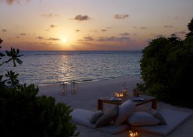 maledivy-hotel-dusit-thani-maldives-516_ext_w_1.jpg
