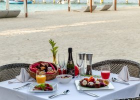 maledivy-hotel-dusit-thani-maldives-527_ext_w_1.jpg