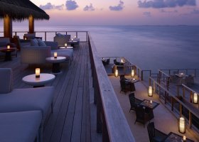 maledivy-hotel-dusit-thani-maldives-537_ext_w_1.jpg