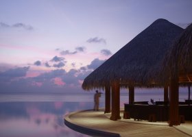 maledivy-hotel-dusit-thani-maldives-540_ext_w_1.jpg