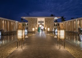maledivy-hotel-emerald-maldives-217_ext_w_1.jpg