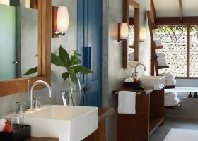 maledivy-hotel-four-seasons-landaa-giraavaru-151_ext_w_1.jpg