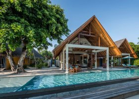 maledivy-hotel-four-seasons-landaa-giraavaru-190_ext_w_1.jpg