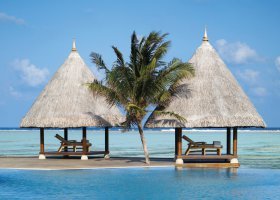 maledivy-hotel-four-seasons-resort-kuda-huraa-025_ext_w_1.jpg
