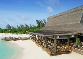 maledivy-hotel-grand-park-kodhipparu-184_ext_w_1.jpg