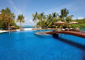 maledivy-hotel-hideaway-beach-resort-spa-121_ext_w_1.jpg