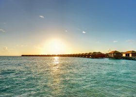 maledivy-hotel-hideaway-beach-resort-spa-135_ext_w_1.jpg