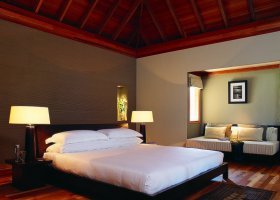 maledivy-hotel-huvafen-fushi-166_ext_w_1.jpg