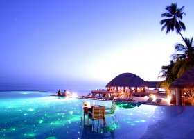 maledivy-hotel-huvafen-fushi-232_ext_w_1.jpg