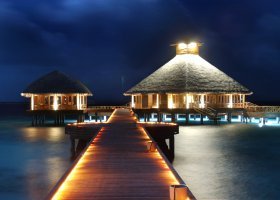 maledivy-hotel-huvafen-fushi-239_ext_w_1.jpg
