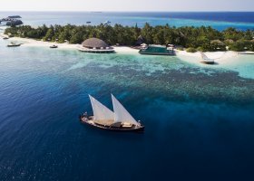 maledivy-hotel-huvafen-fushi-255_ext_w_1.jpg