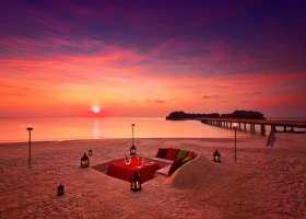 maledivy-hotel-huvafen-fushi-294_ext_w_1.jpg