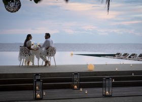 maledivy-hotel-huvafen-fushi-295_ext_w_1.jpg