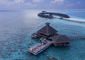 maledivy-hotel-huvafen-fushi-325_ext_w_1.jpg