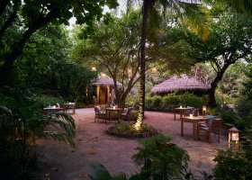 maledivy-hotel-ja-manafaru-188_ext_w_1.jpg
