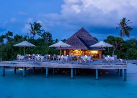 maledivy-hotel-kudafushi-428_ext_w_1.jpg