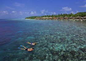 maledivy-hotel-kuramathi-island-resort-125_ext_w_1.jpg
