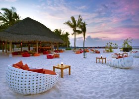 maledivy-hotel-kuramathi-island-resort-131_ext_w_1.jpg