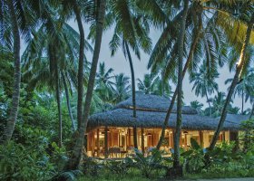 maledivy-hotel-kuramathi-island-resort-132_ext_w_1.jpg