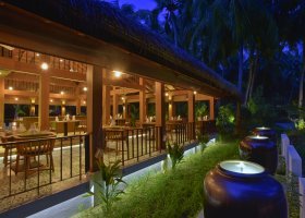maledivy-hotel-kuramathi-island-resort-140_ext_w_1.jpg