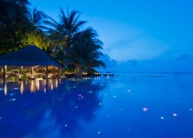 maledivy-hotel-kuramathi-island-resort-180_ext_w_1.jpg