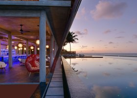 maledivy-hotel-kuramathi-island-resort-210_ext_w_1.jpg