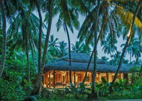maledivy-hotel-kuramathi-island-resort-292_ext_w_1.jpg