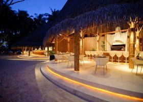 maledivy-hotel-kuramathi-island-resort-296_ext_w_1.jpg