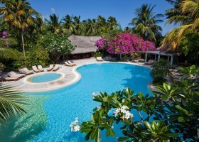 maledivy-hotel-kuramathi-island-resort-306_ext_w_1.jpg
