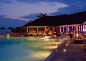 maledivy-hotel-lily-beach-resort-222_ext_w_1.jpg