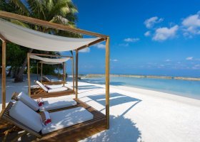 maledivy-hotel-lily-beach-resort-251_ext_w_1.jpg