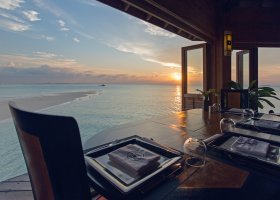 maledivy-hotel-meeru-island-resort-044_ext_w_2.jpg