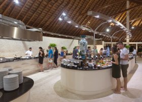 maledivy-hotel-meeru-island-resort-048_ext_w_2.jpg