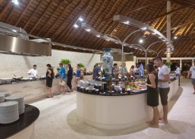maledivy-hotel-meeru-island-resort-205_ext_w_2.jpg