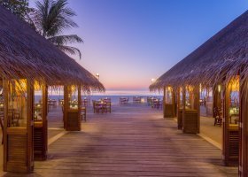 maledivy-hotel-meeru-island-resort-207_ext_w_2.jpg