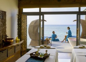 maledivy-hotel-movenpick-resort-kuredhivaru-146_ext_w_1.jpg