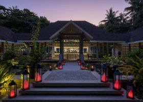 maledivy-hotel-niva-dhigali-241_ext_w_1.jpg