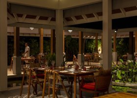 maledivy-hotel-niva-dhigali-242_ext_w_1.jpg