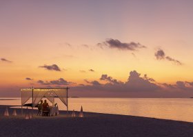 maledivy-hotel-niva-dhigali-257_ext_w_1.jpg