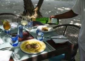 maledivy-hotel-niva-dhigali-263_ext_w_1.jpg