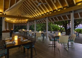 maledivy-hotel-niva-dhigali-267_ext_w_1.jpg