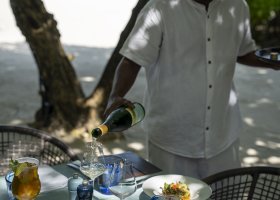 maledivy-hotel-niva-dhigali-275_ext_w_1.jpg