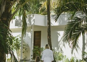 maledivy-hotel-niva-dhigali-301_ext_w_1.jpg