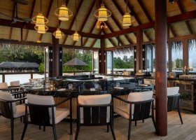 maledivy-hotel-niva-velassaru-404_ext_w_1.jpg