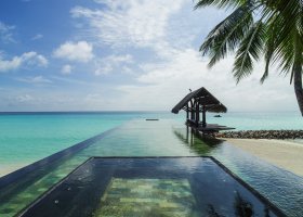 maledivy-hotel-one-only-reethi-rah-141_ext_w_1.jpg